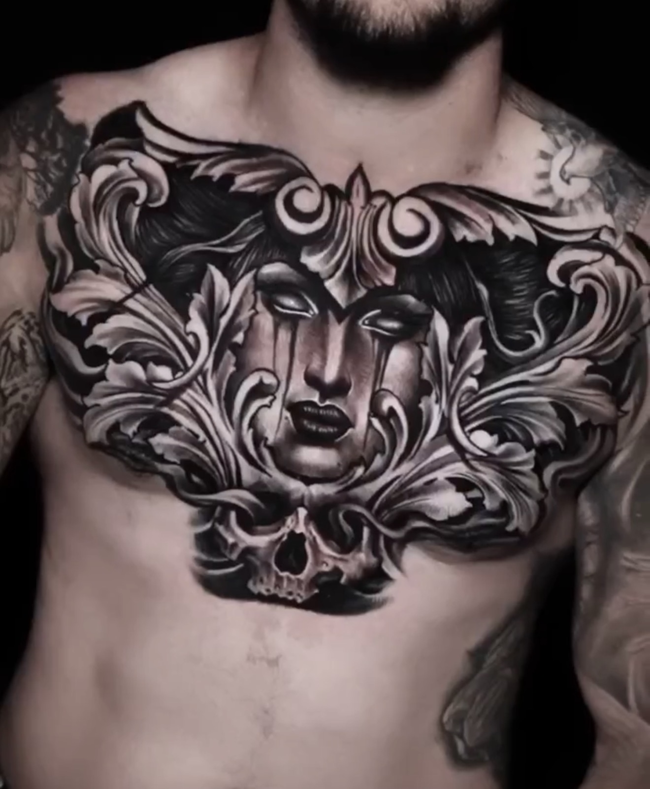 Full chest — portrait with ornamental frame and skull